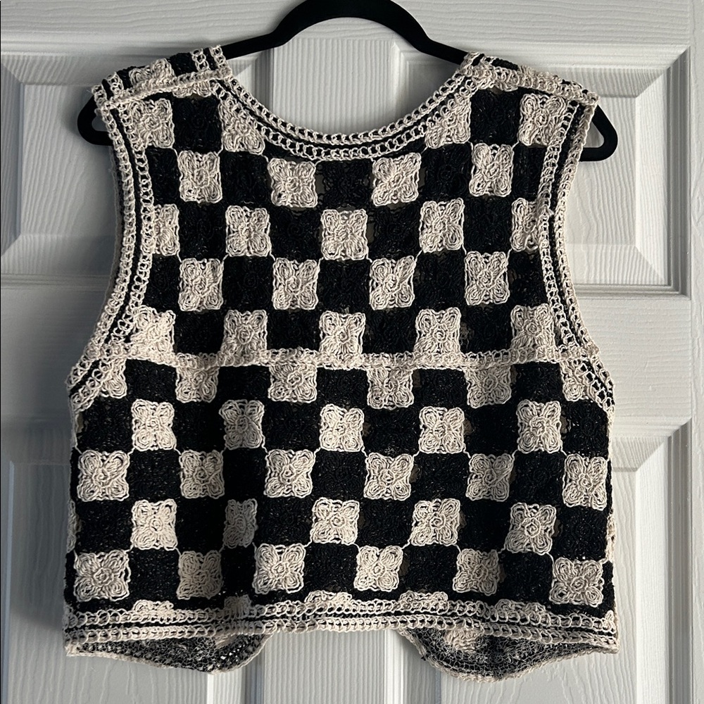 Black and Cream Checkered Crochet Vest - Picture 4 of 7